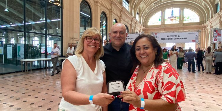 FLUÊNCIA LEITORA : Bragança Paulista se destaca no Programa Alfabetiza Juntos SP com premiação