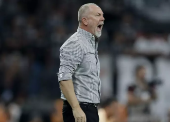 Em crise, Corinthians demite técnico Mano Menezes após 4 derrotas seguidas