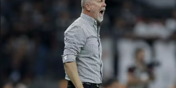 Em crise, Corinthians demite técnico Mano Menezes após 4 derrotas seguidas