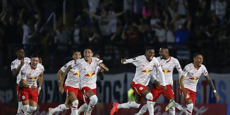Nós pênaltis, Braga supera Águias Douradas e avança na Libertadores