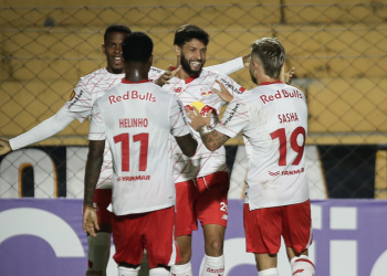 Bragantino derrota o Novorizontino e se firma na liderança