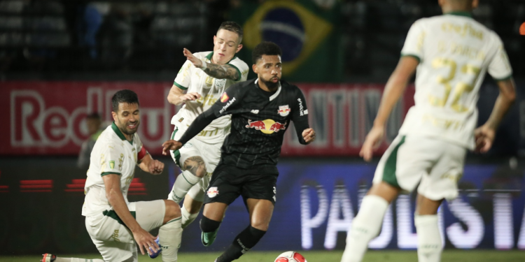 Bragantino perde mais uma casa com futebol pouco convincente