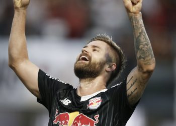 Bragantino derrota o Santos e mostra jogadores determinados