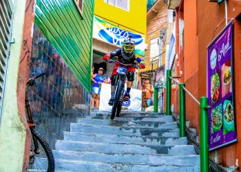 Pilotos de Bragança disputam Downhill Urbano “Descida das Escadas de Santos”