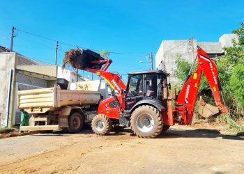 Risco de Dengue:  Prefeitura remove dezenas de caminhões de lixo em três ruas do Iguatemi