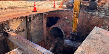 Erosão de grande proporção põe em risco a Av. Eusébio Savaio