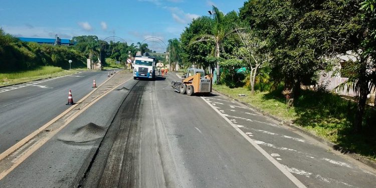 DER intensifica trabalho na Variante do Guaripocaba