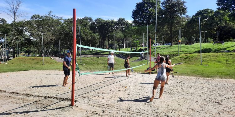 Vagas abertas para aulas gratuitas de Beach Tennis