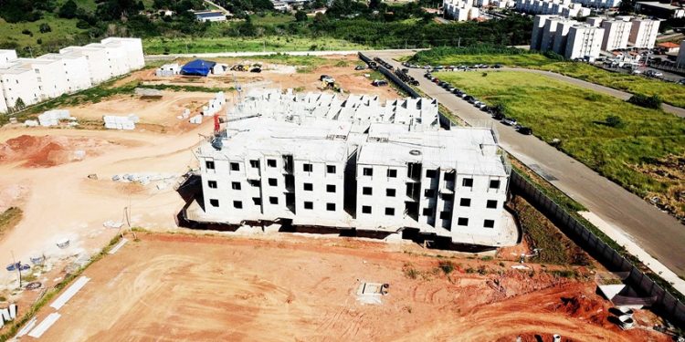 Jd. Águas Claras: Famílias visitam obras do Condomínio Elis Regina e Renato Russo