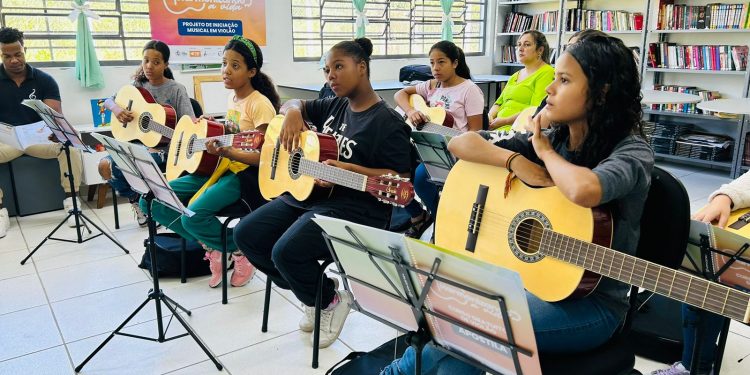 Projeto “Harmonizando a Vida” oferece aulas gratuitas de iniciação musical