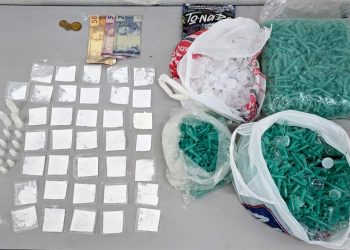 Adolescente é flagrado por PM com 48 porções de cocaína