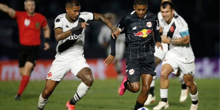 Bragantino em campo no Nabizão contra o Vasco