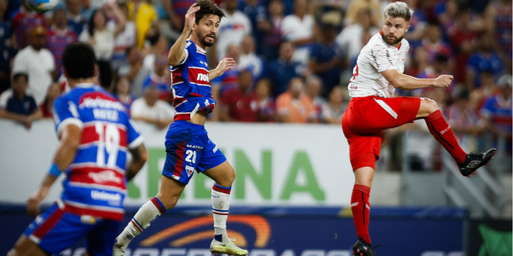 Bragantino empata em Fortaleza e deixa a liderança do Brasileirão