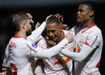 Bragantino joga mal na estreia da Sul-Americana, mas vence