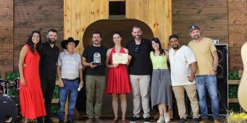 Duo Música de Interior vence o 16º Festival de Música Raiz e Sertaneja Zé Carreiro