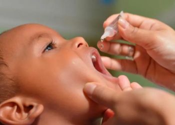 SP inicia campanha de vacinação contra paralisia infantil