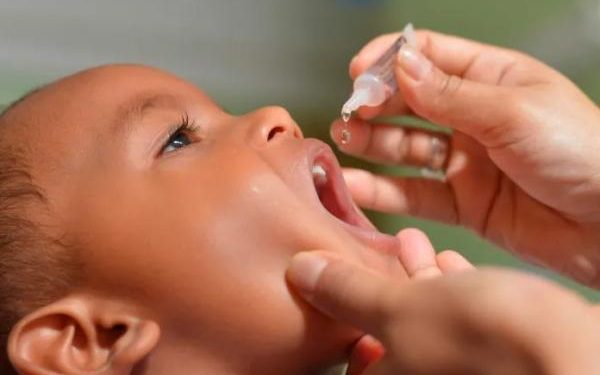 SP inicia campanha de vacinação contra paralisia infantil
