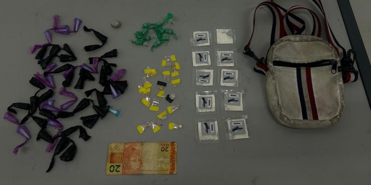 Equipe Charlie prende traficante com 89 porções de drogas no Toro