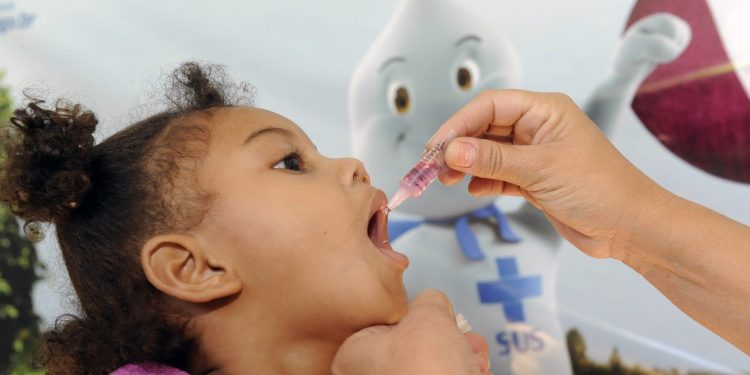 Baixa adesão a vacina da poliomielite acende alerta de autoridades