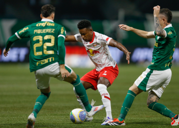 Bragantino falha defensivamente e Palmeiras vence por 2 x 1