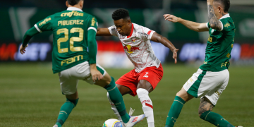 Bragantino falha defensivamente e Palmeiras vence por 2 x 1