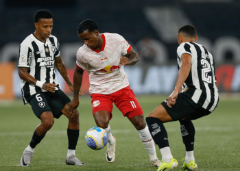 Bragantino perde do Botafogo de virada e cai na classificação