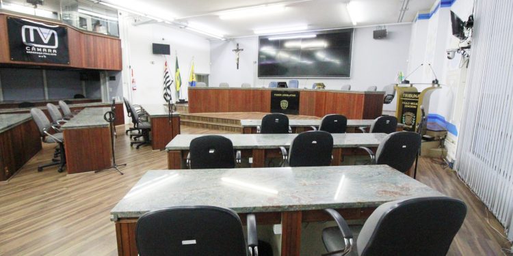 LEI ORGÂNICA: Audiência Pública na Câmara discute criação de emenda impositiva