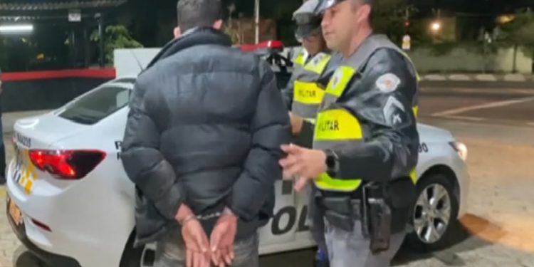 Motorista que causou acidente e matou criança continua preso e deverá responder por homicídio doloso