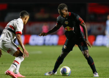 Árbitro ‘ajuda’ e São Paulo derrota o Bragantino no Morumbis