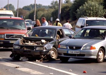 Alerta: Dependência do celular ameaça segurança no trânsito, diz psicóloga