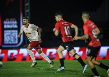 Furacão vence de novo e elimina o Bragantino da Copa do Brasil