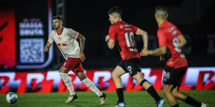 Furacão vence de novo e elimina o Bragantino da Copa do Brasil