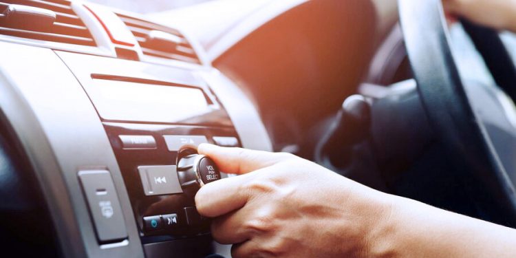 ELEIÇÃO 2024: Candidatos expõe curriculum no primeiro programa de rádio