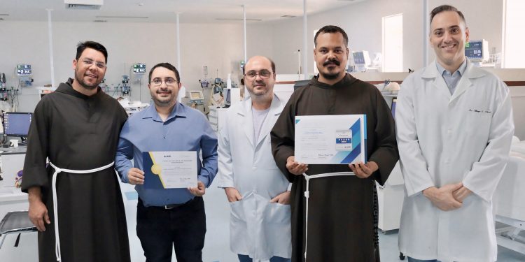 Excelência e acolhimento: HUSF é contemplado com o Selo UTI Eficiente 2024