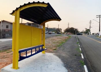 Prefeitura inicia instalação de novos pontos de ônibus no munícipio