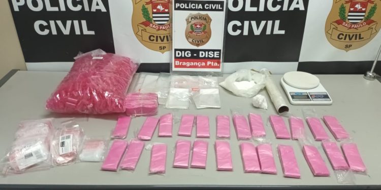 DISE cumpre mandado, apreende 40 gramas de cocaína prende um por tráfico no CDHU