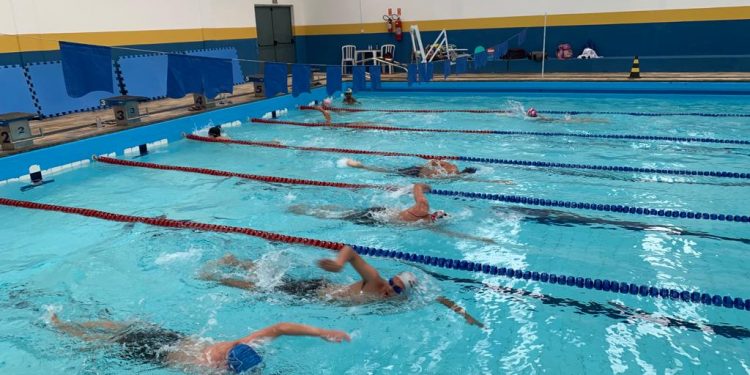 Equipe de Natação participa da 7ª etapa do Circuito da Associação Regional