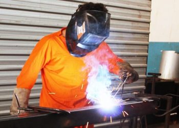 Sebrae-SP e Senai oferecem cursos gratuitos de reparos elétricos residenciais e serralheria