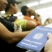 Taxa de desemprego entre mulheres foi 45,3% maior que entre homens