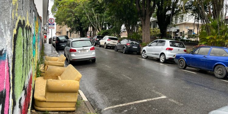 FALTA DE EDUCAÇÃO OU INDIFERENÇA ?