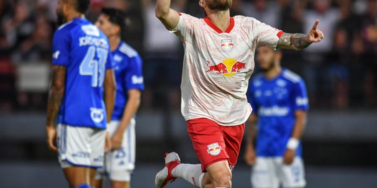 Bragantino não vence e está com um pé na Série B do Brasileirão