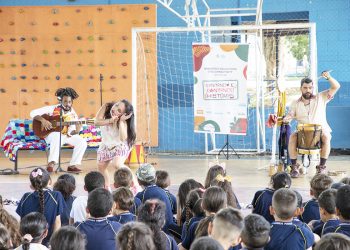 “Cantando e Contando Histórias” abordou a riqueza da cultura popular brasileira em Bragança Paulista