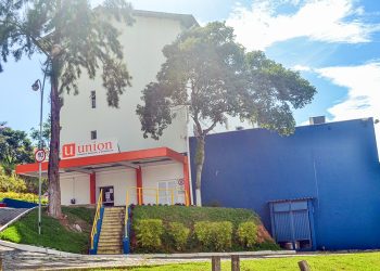 Prefeito visita prédio que deve abrigar Hospital Regional