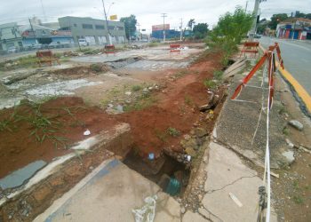 Afundamento em terreno no Lavapés coloca em risco transeuntes e trânsito