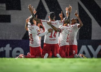Bragantino enfrenta a Ponte Preta, seu maior rival, para avançar no Paulistão