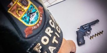 Homem é preso por homicídio e porte ilegal de arma de fogo