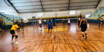 Aulas de vôlei adaptado continuam no Ginásio Lourenção