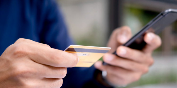 Estelionatário causa prejuízo de R$38 mil a loja Rey Maco Chan