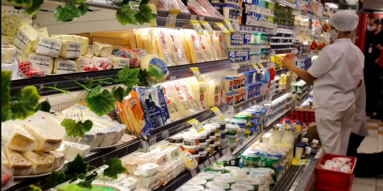 Inflação dos alimentos desacelera para 0,61% segundo IBGE