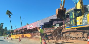 DER realiza desobstrução de tubulação causada por imóvel